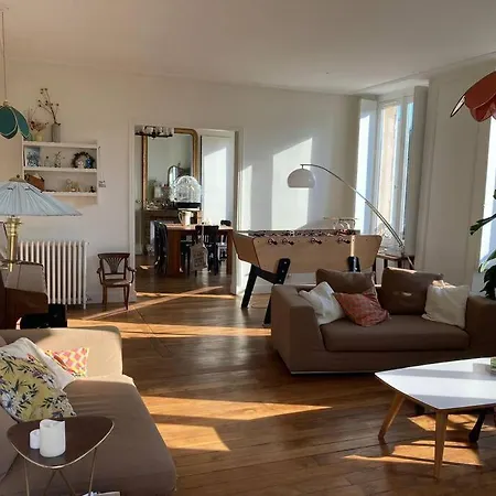 Tres Calme A Cote Du Chateau Apartment