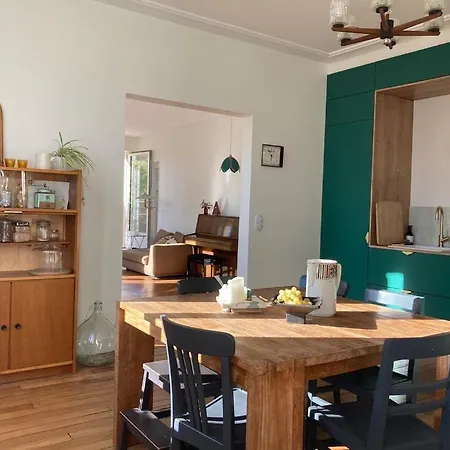 Apartment Tres Calme A Cote Du Chateau Versailles